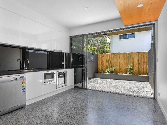 Townhouse for rent in Toombul, Queensland