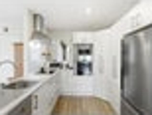 Apartment for sale in Chaslands, Canterbury