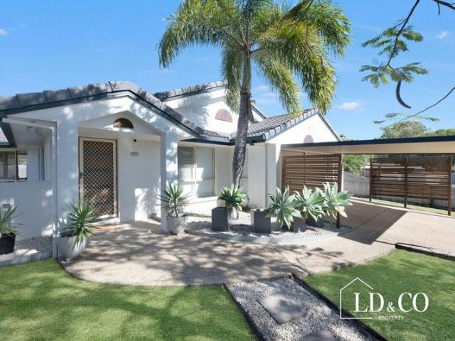 House for sale in Slade Point