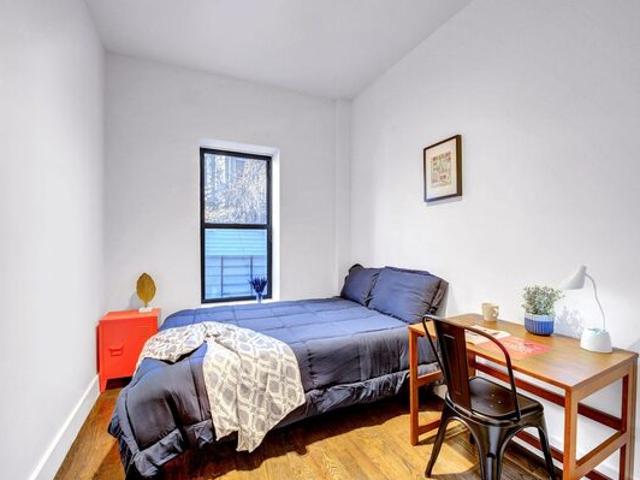 Room for rent in Arverne, New York