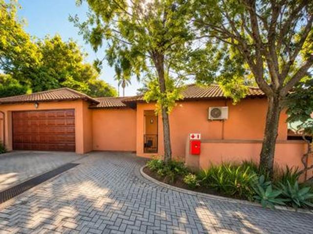 Townhouse for sale in Waterkloof, Gauteng