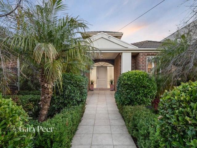 House for sale in Caulfield North