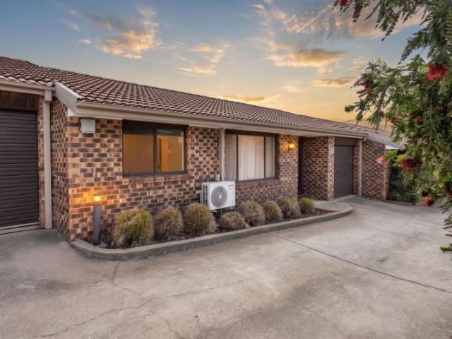 Townhouse for sale in Queanbeyan East, Queanbeyan