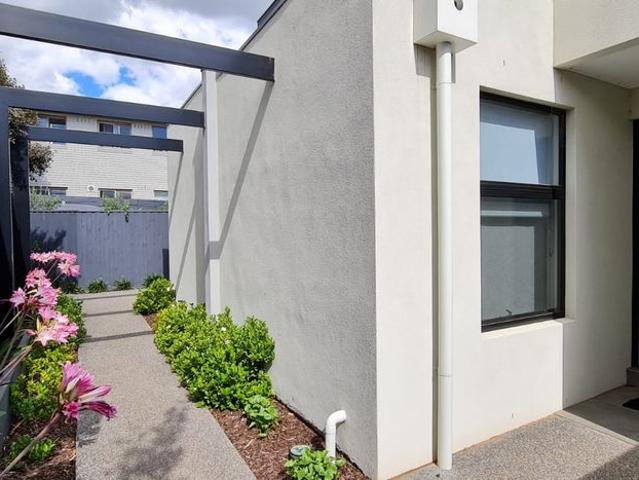 Townhouse for rent in Camerons Creek, Victoria