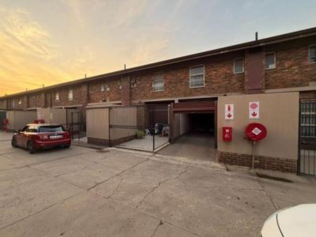 Townhouse for sale in Waterkloof, Gauteng