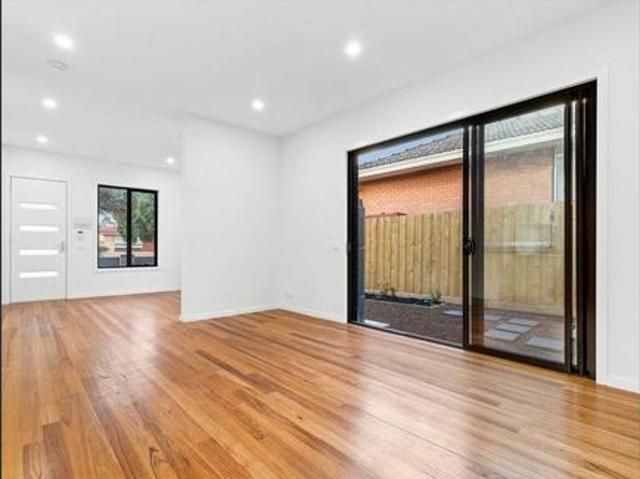 Townhouse for rent in Kingsbury, Melbourne