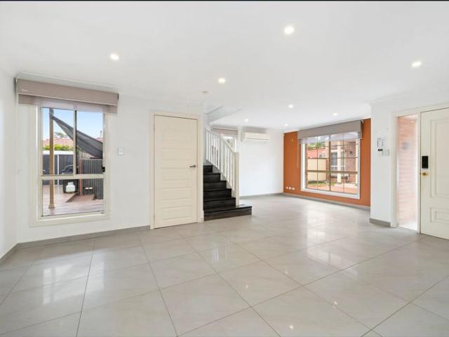 Townhouse for rent in Sydney, New South Wales