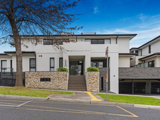 Apartment for rent in Box Hill North