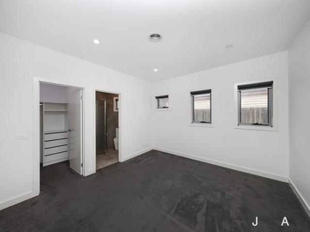 Townhouse for rent in Camerons Creek, Victoria