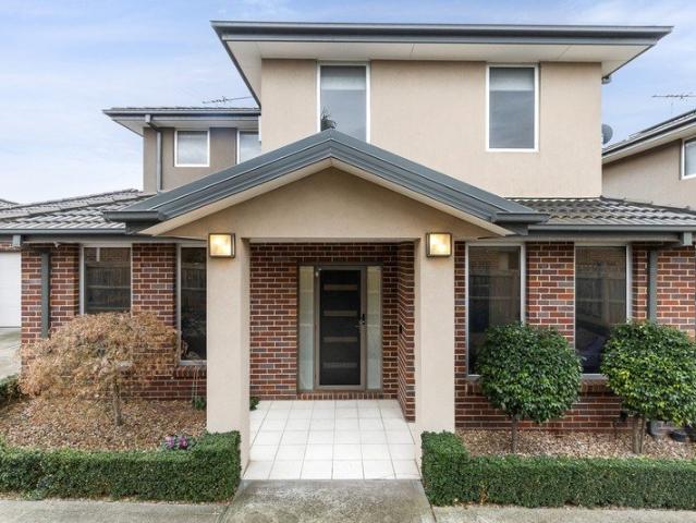 Townhouse for sale in Camerons Creek, Victoria