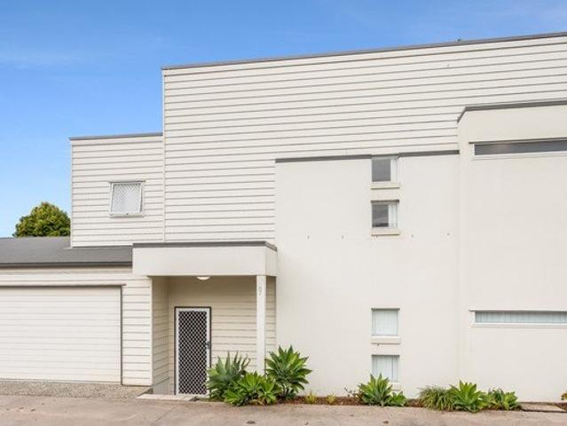 Townhouse for sale in Toombul, Queensland