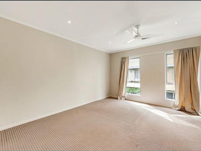 Townhouse for rent in Mawson Lakes, Adelaide