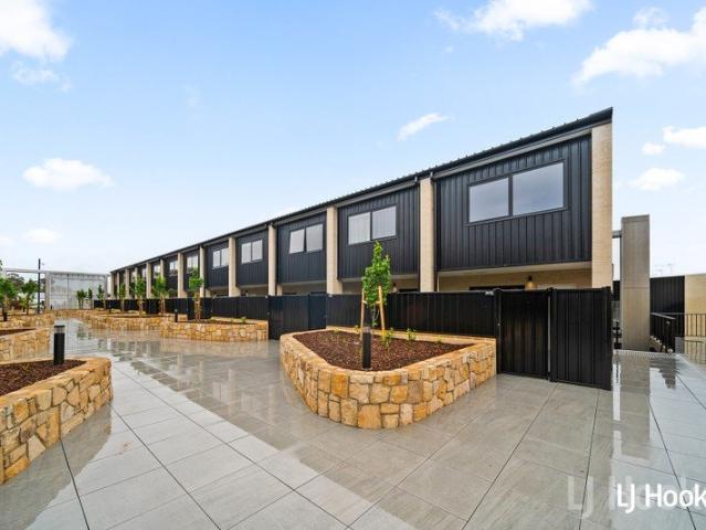 Townhouse for rent in Googong, Queanbeyan-Palerang Regional Council