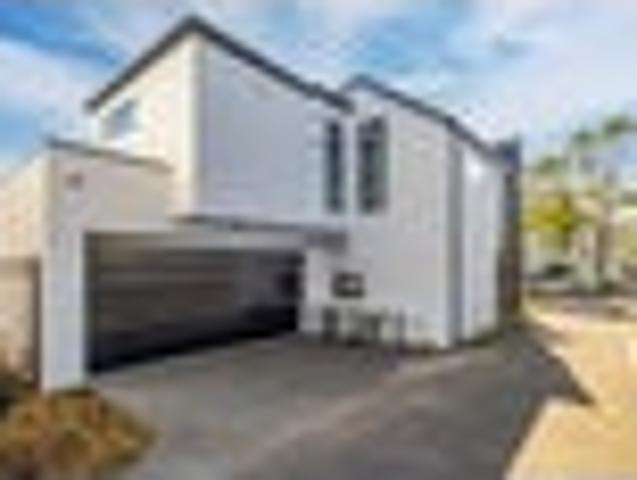 Townhouse for sale in Heathcote, Canterbury
