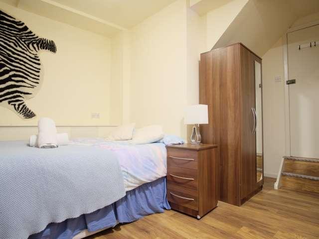 Studio for rent in Mapesbury, Cat Hill