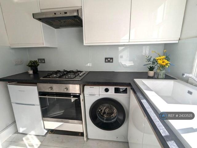 Studio for rent in Fulham, Greater London