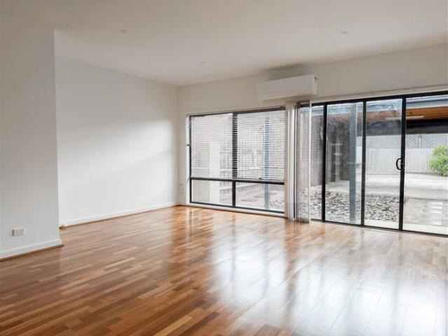 Townhouse for rent in Camerons Creek, Victoria