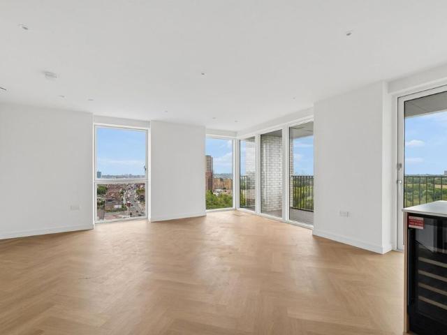 Apartment for rent in The Hyde, Greater London