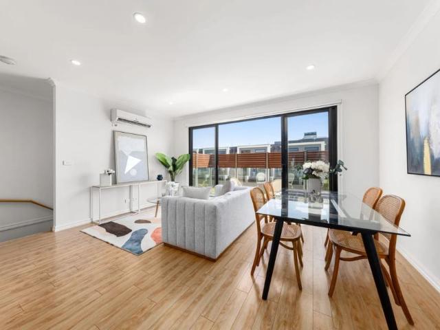Townhouse for rent in Burwood, Melbourne