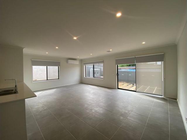 Townhouse for rent in Hamlyn Heights, Geelong