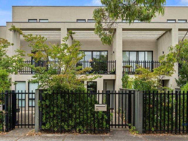 Townhouse for sale in Camerons Creek, Victoria