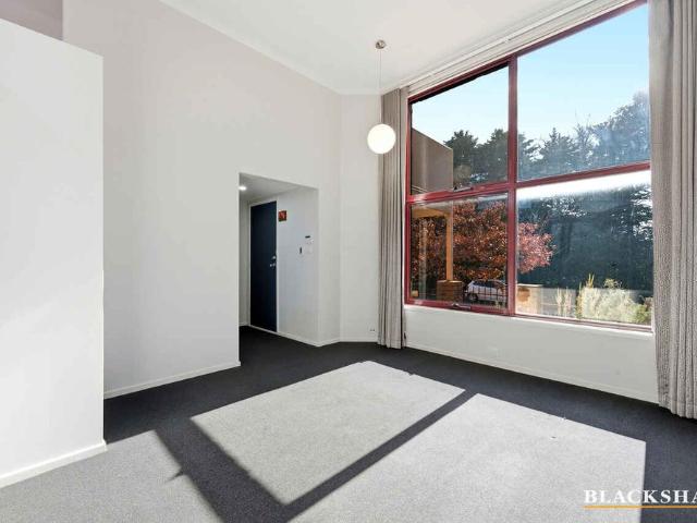 Townhouse for rent in Woden, Australian Capital Territory