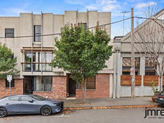 Townhouse for sale in Camerons Creek, Victoria
