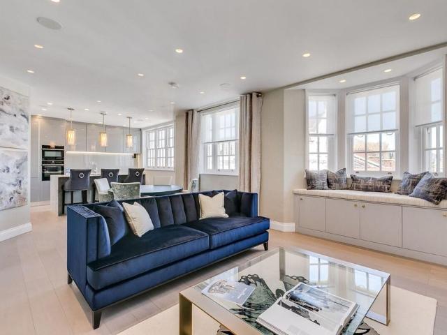 Apartment for rent in Lot's Village, Greater London
