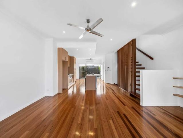 Townhouse for rent in Toombul, Queensland