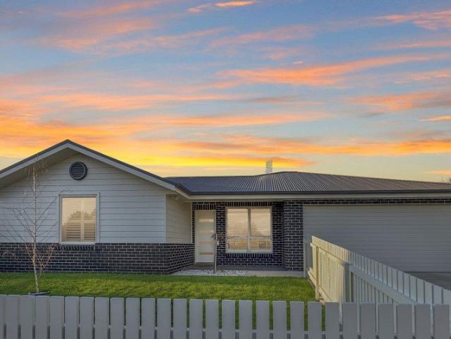 Townhouse for sale in Orange, New South Wales