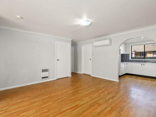 Townhouse for rent in Bowen, Orange
