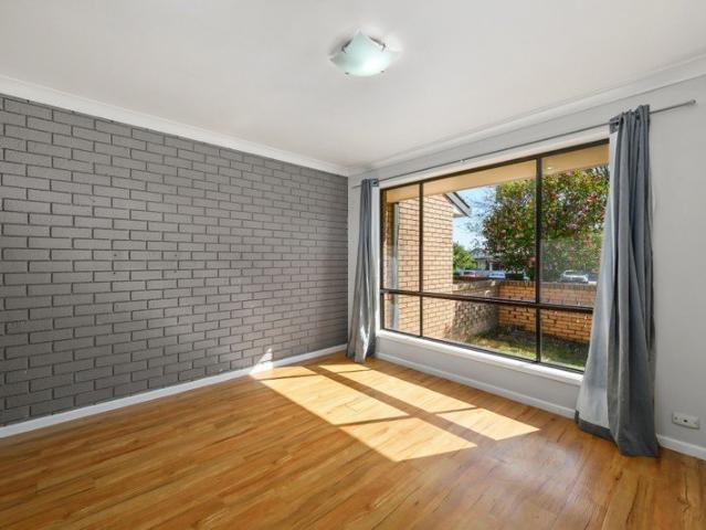 Townhouse for rent in Bowen, Orange