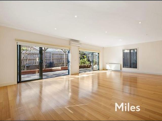 Townhouse for rent in Camerons Creek, Victoria