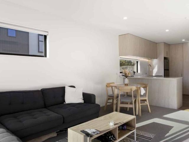 Townhouse for rent in Chaslands, Canterbury