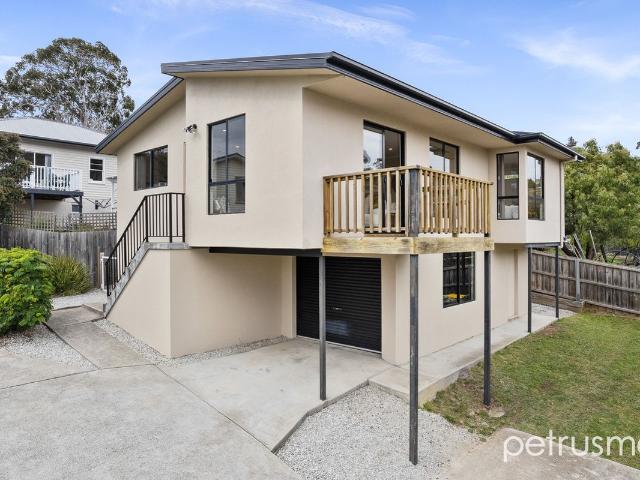Apartment for sale in Lindisfarne, Tasmania