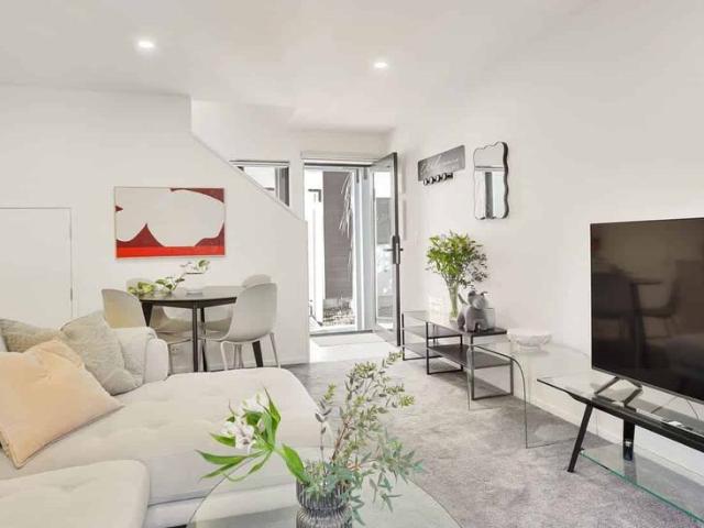 Townhouse for rent in Heathcote, Canterbury