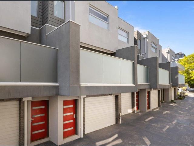 Townhouse for rent in Box Hill North, Melbourne