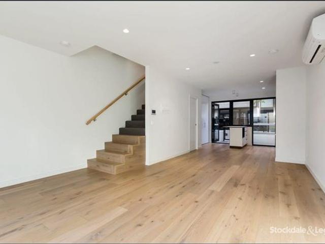 Townhouse for rent in Glen Iris, Melbourne