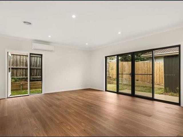 Townhouse for rent in Mount Waverley, Melbourne