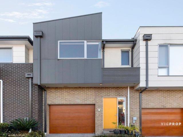 Townhouse for sale in Camerons Creek, Victoria