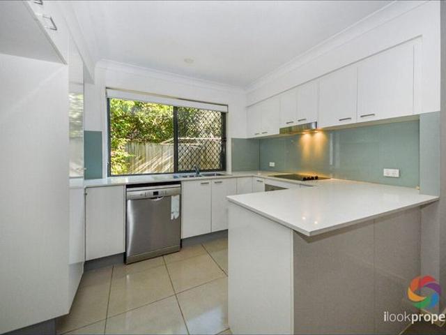 Townhouse for rent in Toombul, Queensland