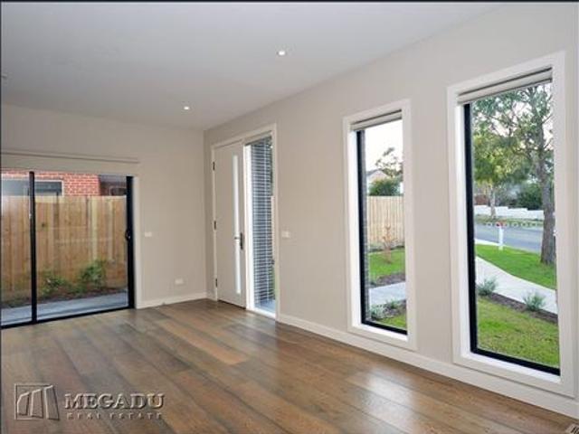 Townhouse for rent in Bennettswood, Melbourne