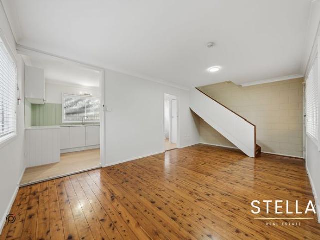 Townhouse for rent in Wollongong West, New South Wales
