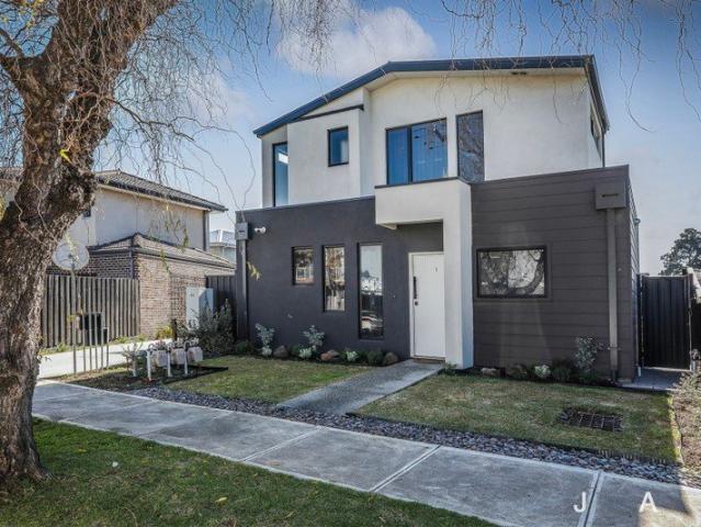 Townhouse for rent in Camerons Creek, Victoria