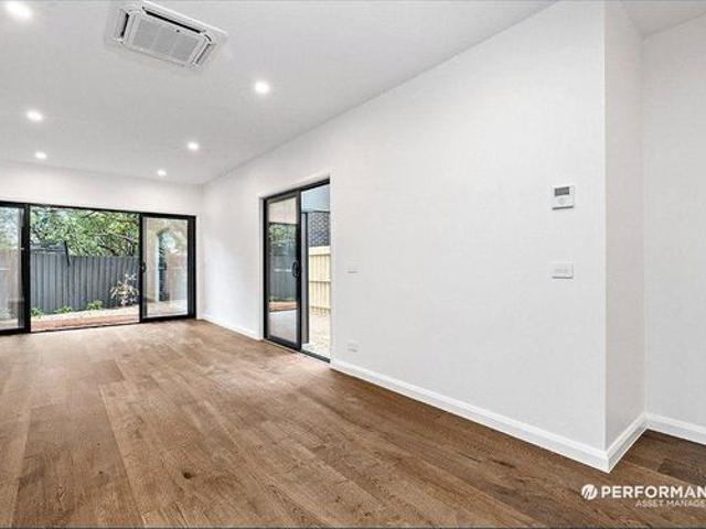 Townhouse for rent in Glen Waverley, Melbourne