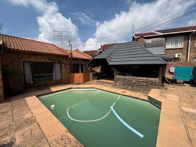 Townhouse for sale in Ekurhuleni, Gauteng