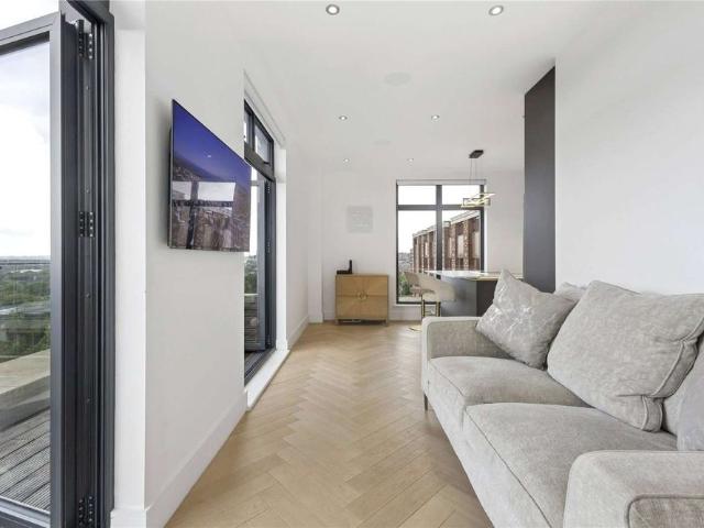 Apartment for rent in Hatching Green, Five Acres