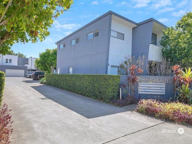 Townhouse for sale in Toombul, Queensland