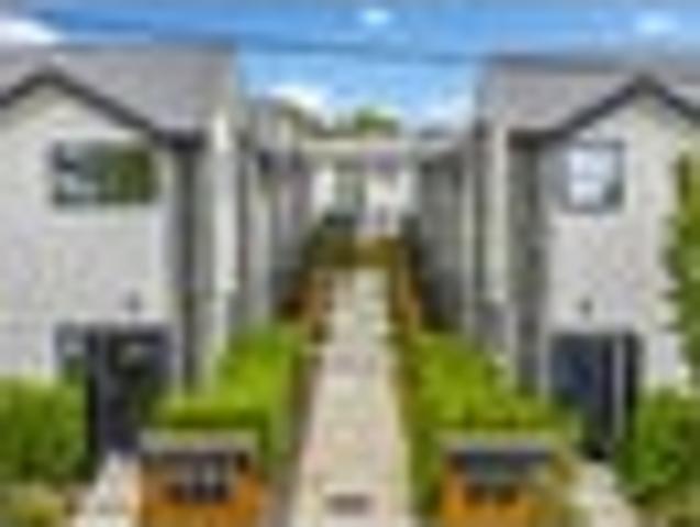Townhouse for sale in Heathcote, Canterbury