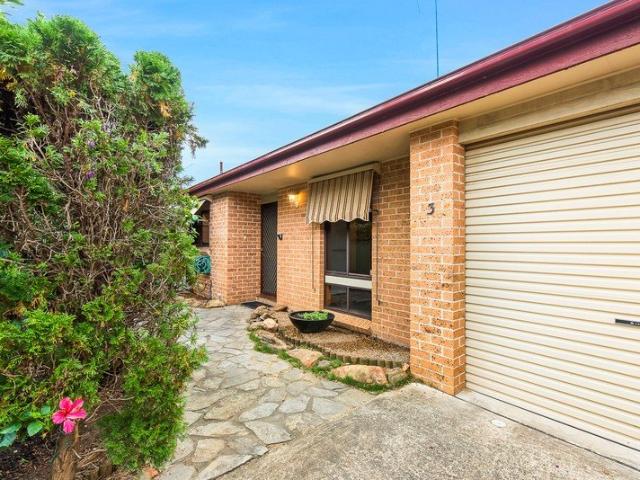Townhouse for rent in Baulkham Hills, Sydney